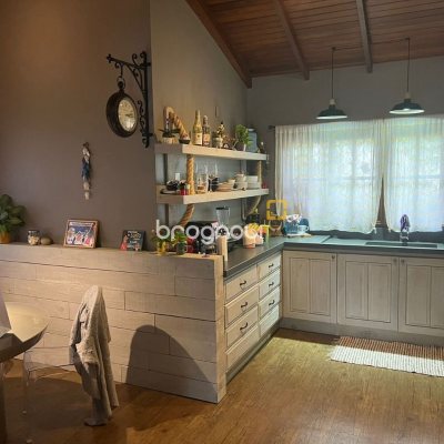 Casa com 250m², 3 quartos (sendo 1 suíte), 2 garagens, no bairro Santo Antônio de Lisboa em Florianópolis