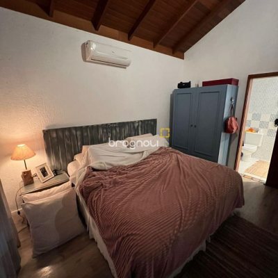 Casa com 250m², 3 quartos (sendo 1 suíte), 2 garagens, no bairro Santo Antônio de Lisboa em Florianópolis