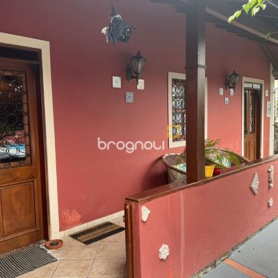 Casa com 250m², 3 quartos (sendo 1 suíte), 2 garagens, no bairro Santo Antônio de Lisboa em Florianópolis
