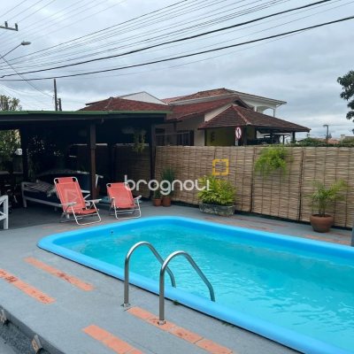 Casa com 250m², 3 quartos (sendo 1 suíte), 2 garagens, no bairro Santo Antônio de Lisboa em Florianópolis