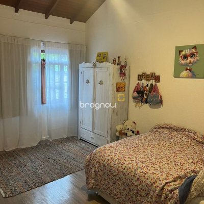 Casa com 250m², 3 quartos (sendo 1 suíte), 2 garagens, no bairro Santo Antônio de Lisboa em Florianópolis