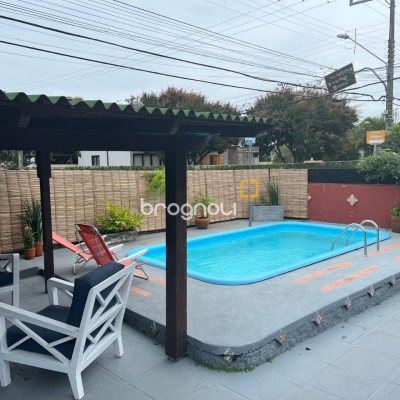 Casa com 250m², 3 quartos (sendo 1 suíte), 2 garagens, no bairro Santo Antônio de Lisboa em Florianópolis