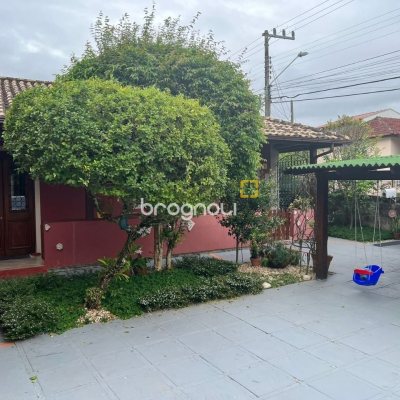 Casa com 250m², 3 quartos (sendo 1 suíte), 2 garagens, no bairro Santo Antônio de Lisboa em Florianópolis