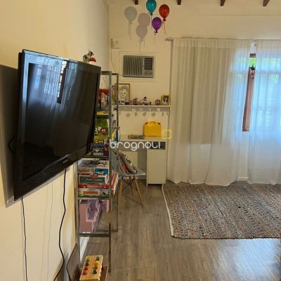 Casa com 250m², 3 quartos (sendo 1 suíte), 2 garagens, no bairro Santo Antônio de Lisboa em Florianópolis