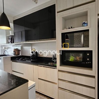 Apartamento com 67m², 2 quartos (sendo 1 suíte), 1 garagem, no bairro Areias em São José