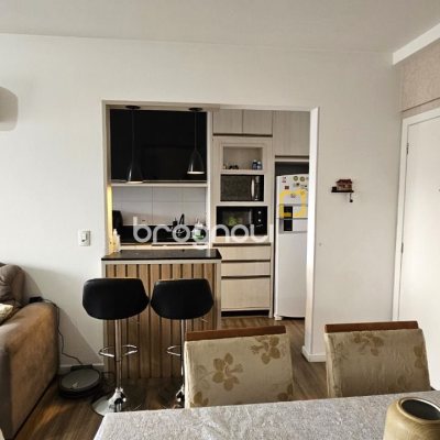 Apartamento com 67m², 2 quartos (sendo 1 suíte), 1 garagem, no bairro Areias em São José