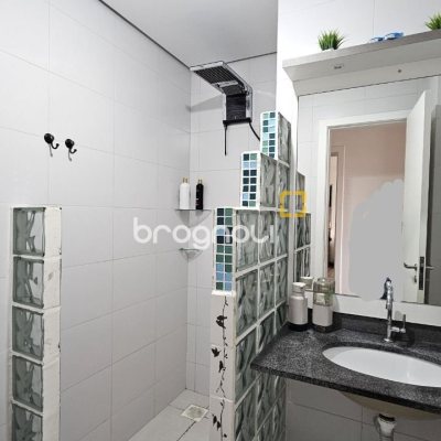 Apartamento com 67m², 2 quartos (sendo 1 suíte), 1 garagem, no bairro Areias em São José