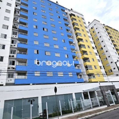 Apartamento com 67m², 2 quartos (sendo 1 suíte), 1 garagem, no bairro Areias em São José