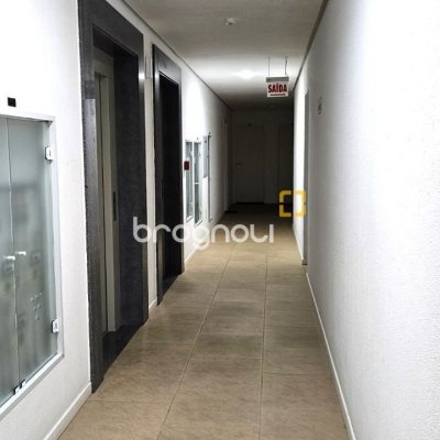 Apartamento com 67m², 2 quartos (sendo 1 suíte), 1 garagem, no bairro Areias em São José