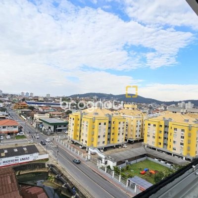 Apartamento com 67m², 2 quartos (sendo 1 suíte), 1 garagem, no bairro Areias em São José
