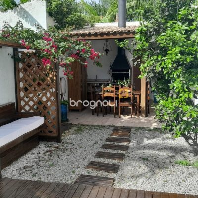 Casa de Condomínio com 267m², 5 quartos (sendo 4 suítes), no bairro Cachoeira do Bom Jesus em Florianópolis
