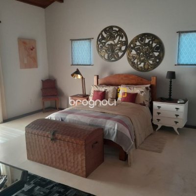 Casa de Condomínio com 267m², 5 quartos (sendo 4 suítes), no bairro Cachoeira do Bom Jesus em Florianópolis