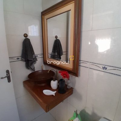 Casa de Condomínio com 267m², 5 quartos (sendo 4 suítes), no bairro Cachoeira do Bom Jesus em Florianópolis