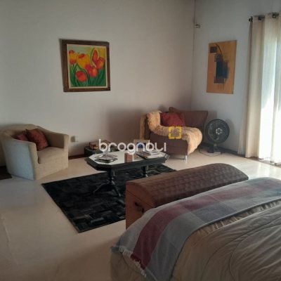 Casa de Condomínio com 267m², 5 quartos (sendo 4 suítes), no bairro Cachoeira do Bom Jesus em Florianópolis