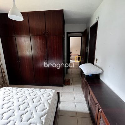 Casa com 327m², 6 quartos (sendo 1 suíte), 3 garagens, no bairro Trindade em Florianópolis