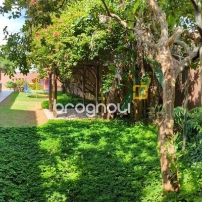 Casa com 327m², 6 quartos (sendo 1 suíte), 3 garagens, no bairro Trindade em Florianópolis