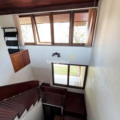 Casa com 327m², 6 quartos (sendo 1 suíte), 3 garagens, no bairro Trindade em Florianópolis