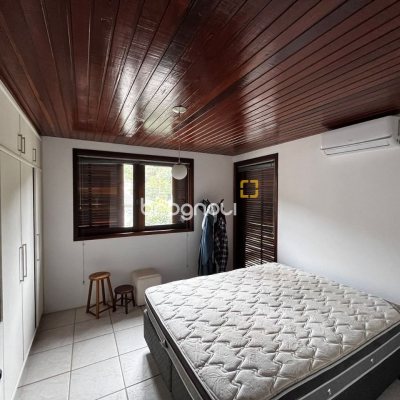 Casa com 327m², 6 quartos (sendo 1 suíte), 3 garagens, no bairro Trindade em Florianópolis