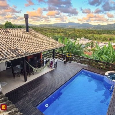Casa com 290m², 3 quartos (sendo 3 suítes), 5 garagens, no bairro Ratones em Florianópolis
