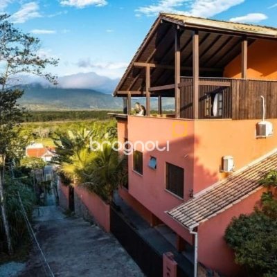 Casa com 290m², 3 quartos (sendo 3 suítes), 5 garagens, no bairro Ratones em Florianópolis