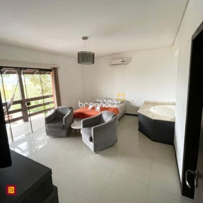 Casa com 290m², 3 quartos (sendo 3 suítes), 5 garagens, no bairro Ratones em Florianópolis