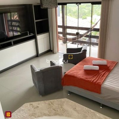 Casa com 290m², 3 quartos (sendo 3 suítes), 5 garagens, no bairro Ratones em Florianópolis