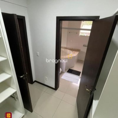 Casa com 290m², 3 quartos (sendo 3 suítes), 5 garagens, no bairro Ratones em Florianópolis