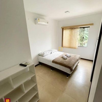 Casa com 290m², 3 quartos (sendo 3 suítes), 5 garagens, no bairro Ratones em Florianópolis
