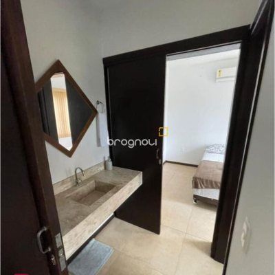 Casa com 290m², 3 quartos (sendo 3 suítes), 5 garagens, no bairro Ratones em Florianópolis