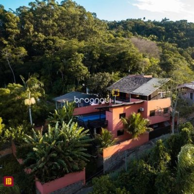 Casa com 290m², 3 quartos (sendo 3 suítes), 5 garagens, no bairro Ratones em Florianópolis