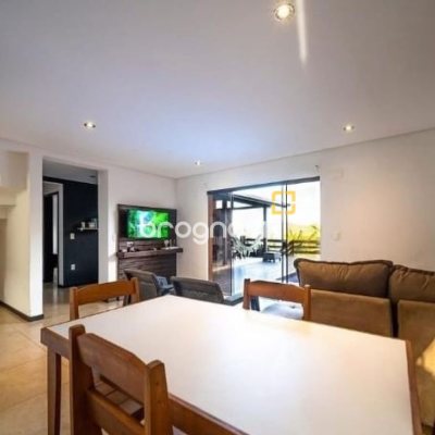Casa com 290m², 3 quartos (sendo 3 suítes), 5 garagens, no bairro Ratones em Florianópolis