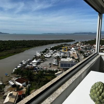 Cobertura com 240m², 3 quartos (sendo 3 suítes), 3 garagens, no bairro Centro em Biguaçu