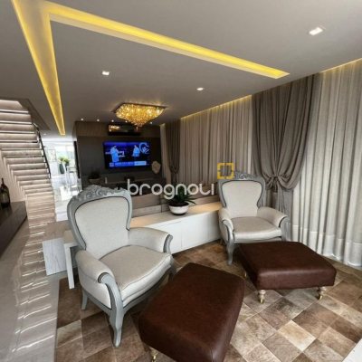 Cobertura com 240m², 3 quartos (sendo 3 suítes), 3 garagens, no bairro Centro em Biguaçu