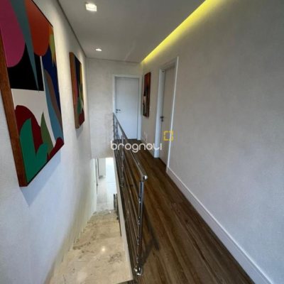 Cobertura com 240m², 3 quartos (sendo 3 suítes), 3 garagens, no bairro Centro em Biguaçu