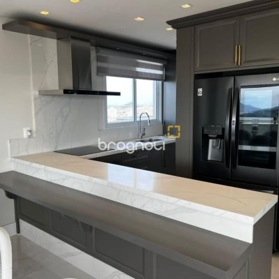 Cobertura com 240m², 3 quartos (sendo 3 suítes), 3 garagens, no bairro Centro em Biguaçu