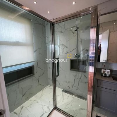 Cobertura com 240m², 3 quartos (sendo 3 suítes), 3 garagens, no bairro Centro em Biguaçu