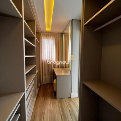 Cobertura com 240m², 3 quartos (sendo 3 suítes), 3 garagens, no bairro Centro em Biguaçu