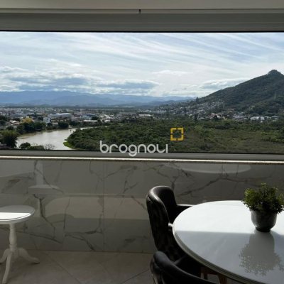Cobertura com 240m², 3 quartos (sendo 3 suítes), 3 garagens, no bairro Centro em Biguaçu