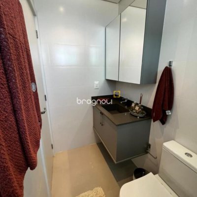 Cobertura com 240m², 3 quartos (sendo 3 suítes), 3 garagens, no bairro Centro em Biguaçu