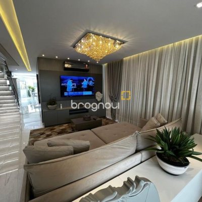 Cobertura com 240m², 3 quartos (sendo 3 suítes), 3 garagens, no bairro Centro em Biguaçu