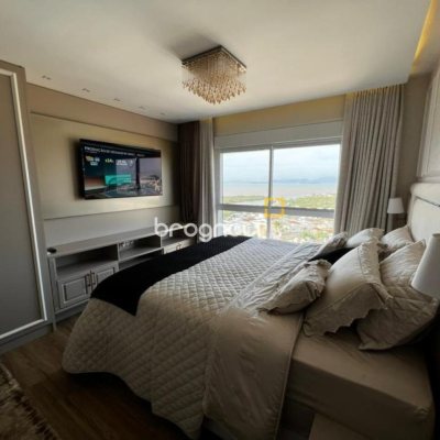Cobertura com 240m², 3 quartos (sendo 3 suítes), 3 garagens, no bairro Centro em Biguaçu