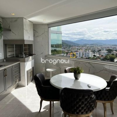 Cobertura com 240m², 3 quartos (sendo 3 suítes), 3 garagens, no bairro Centro em Biguaçu