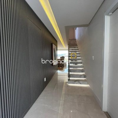 Cobertura com 240m², 3 quartos (sendo 3 suítes), 3 garagens, no bairro Centro em Biguaçu