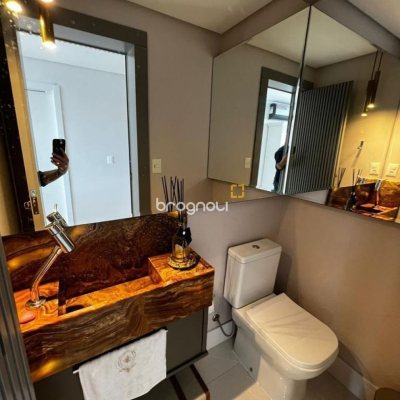 Cobertura com 240m², 3 quartos (sendo 3 suítes), 3 garagens, no bairro Centro em Biguaçu