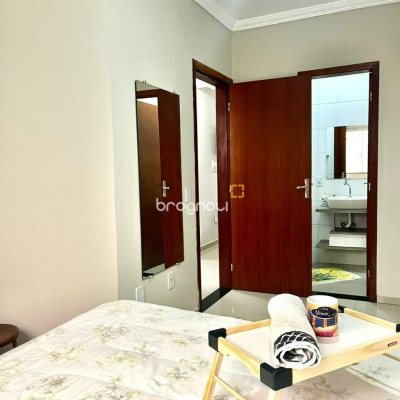 Apartamento com 72m², 3 quartos (sendo 1 suíte), 1 garagem, no bairro Ingleses em Florianópolis