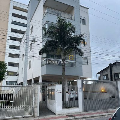 Apartamento com 65m², 2 quartos (sendo 1 suíte), 1 garagem, no bairro Ipiranga em São José