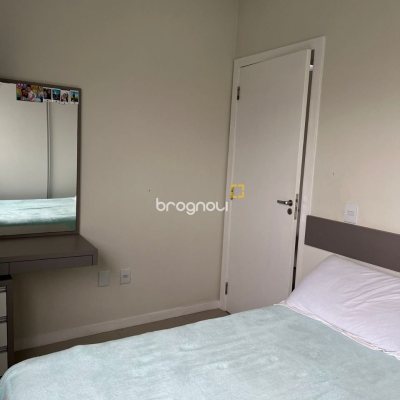 Apartamento com 65m², 2 quartos (sendo 1 suíte), 1 garagem, no bairro Ipiranga em São José