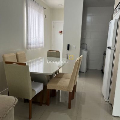 Apartamento com 65m², 2 quartos (sendo 1 suíte), 1 garagem, no bairro Ipiranga em São José
