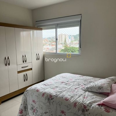 Apartamento com 65m², 2 quartos (sendo 1 suíte), 1 garagem, no bairro Ipiranga em São José