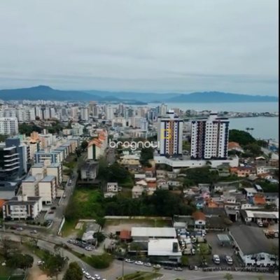 Terreno com 426m², no bairro Estreito em Florianópolis